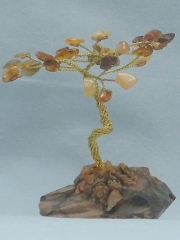 Kleiner Bonsai (± 8 cm) mit Howlith, Bergkristall und Tigerauge